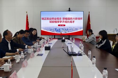 校党委委员、统战部部长赵龙刚为tyc7111cc太阳成集团师生讲授就业思政课